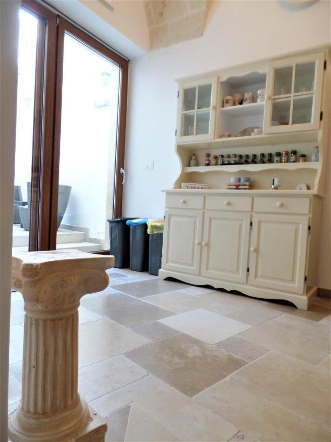 Regina Viarum Apartment, Historic City Centre Brindisi Bagian luar foto