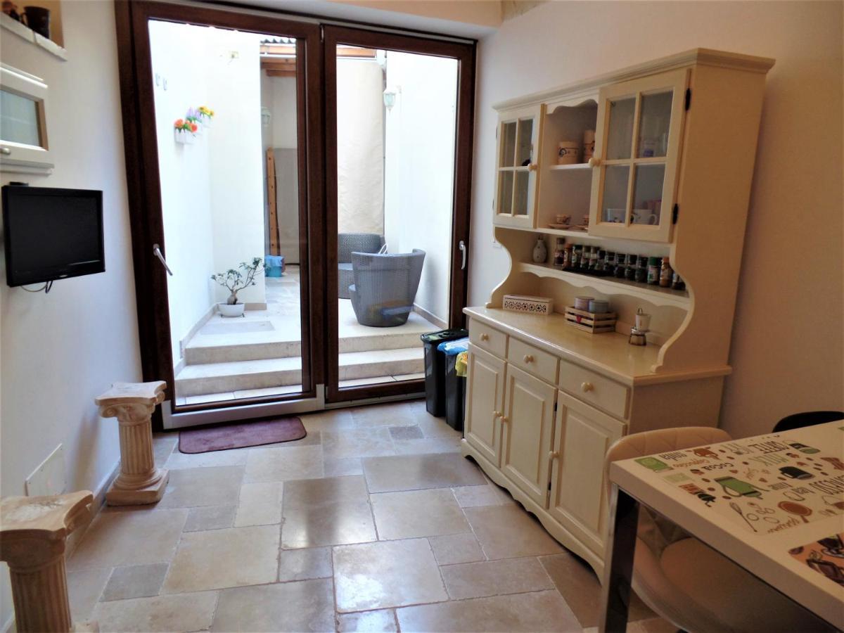 Regina Viarum Apartment, Historic City Centre Brindisi Bagian luar foto