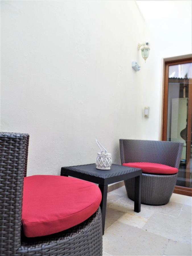 Regina Viarum Apartment, Historic City Centre Brindisi Bagian luar foto