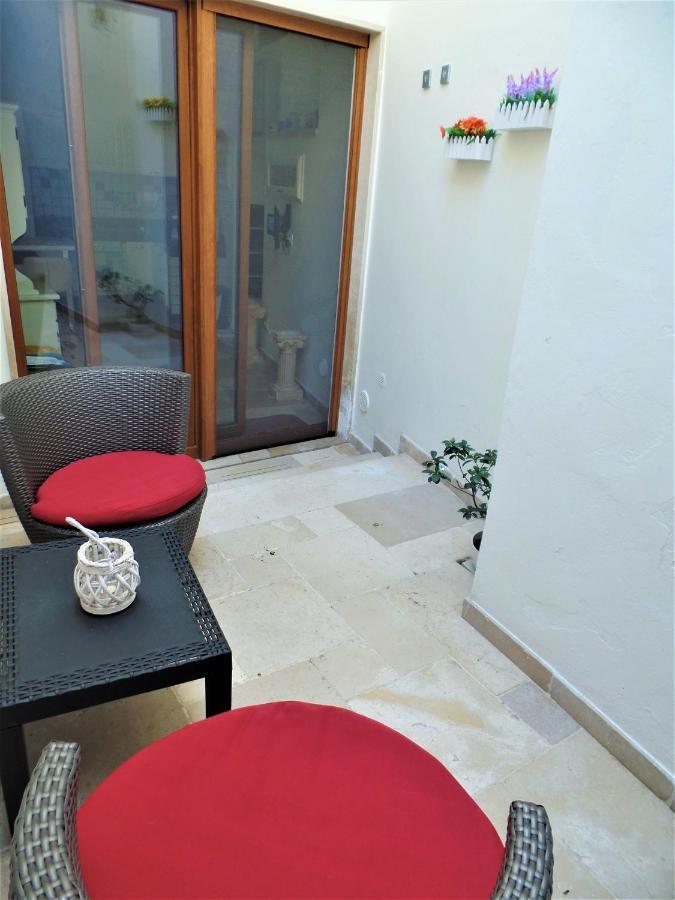 Regina Viarum Apartment, Historic City Centre Brindisi Bagian luar foto